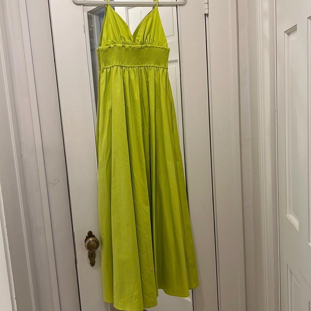 Lightly worn Zara MIDI dress.